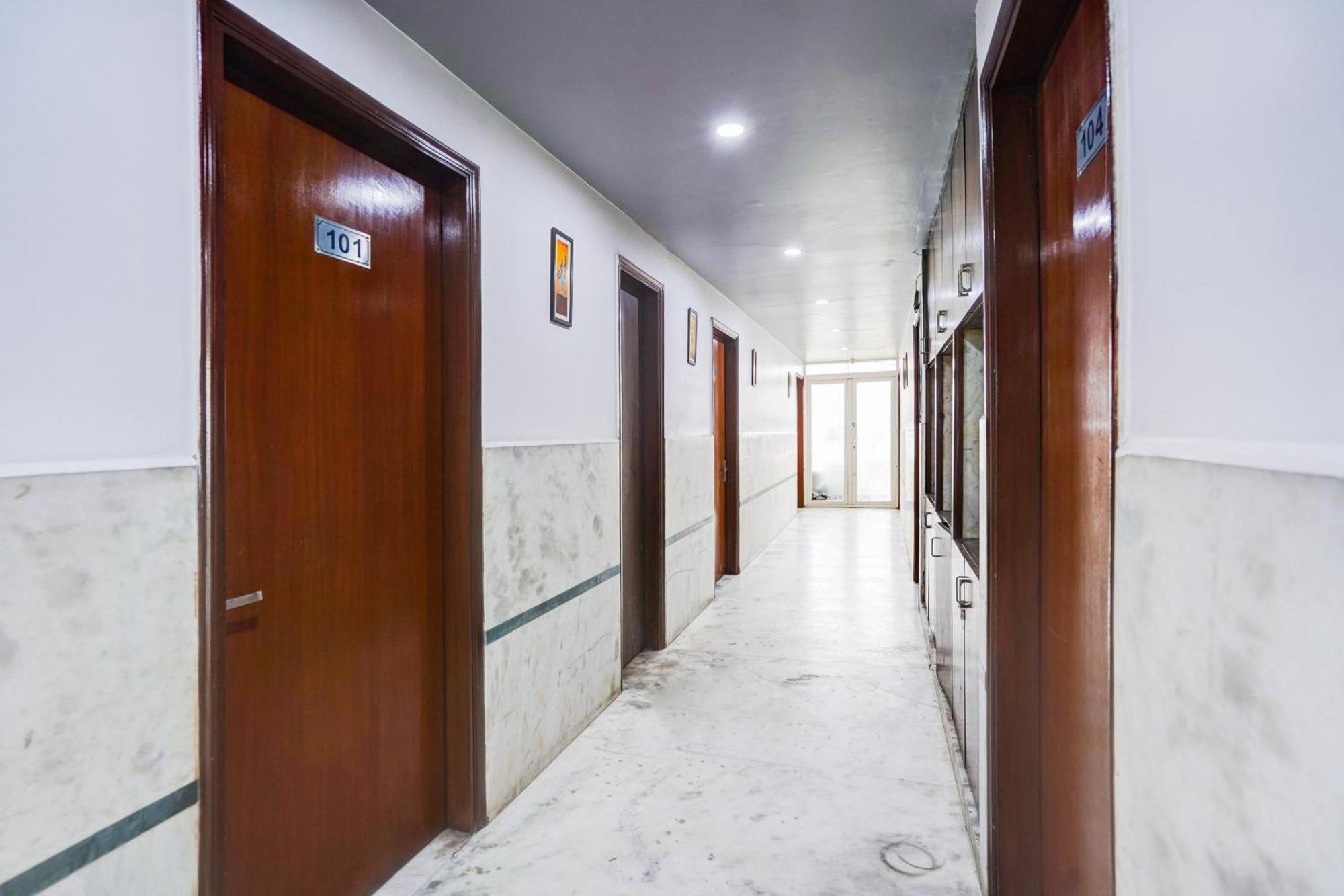 Super Collection O Sector 110 Noida Hotel Buitenkant foto