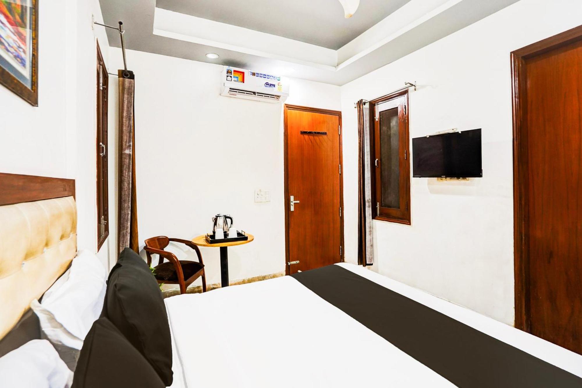 Super Collection O Sector 110 Noida Hotel Buitenkant foto